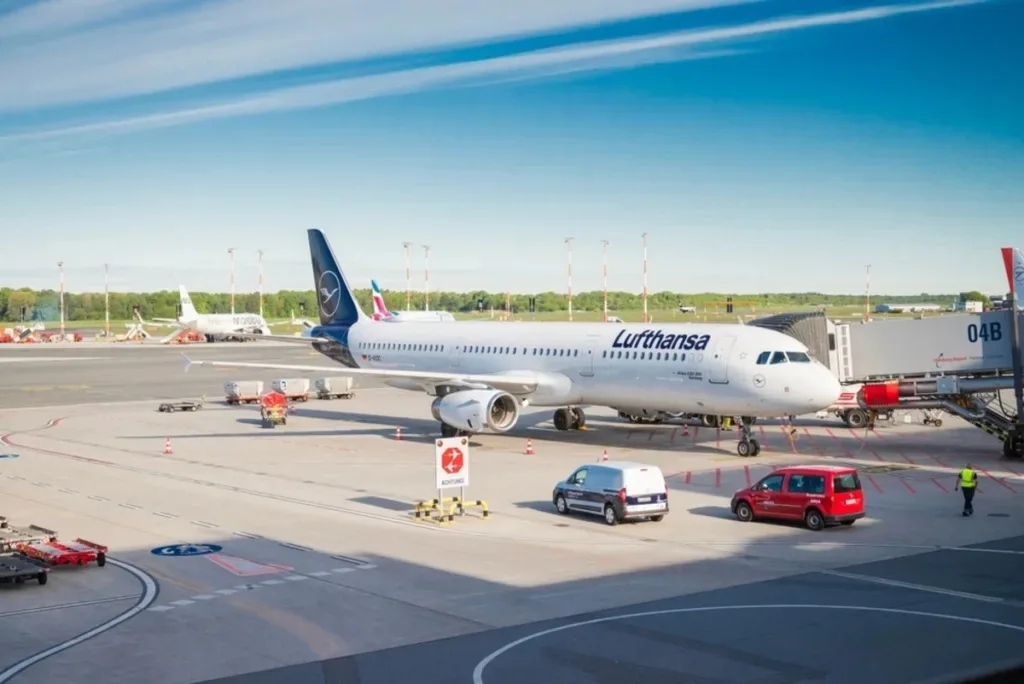 قيود جديدة من “لوفتهانزا” على استخدام وتخزين البطاريات المحمولة أثناء الرحلات