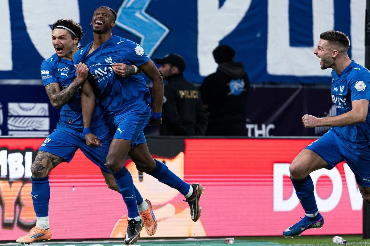 الهلال يقسو على النصر بثلاثية ويعزز صدارته للدوري السعودي