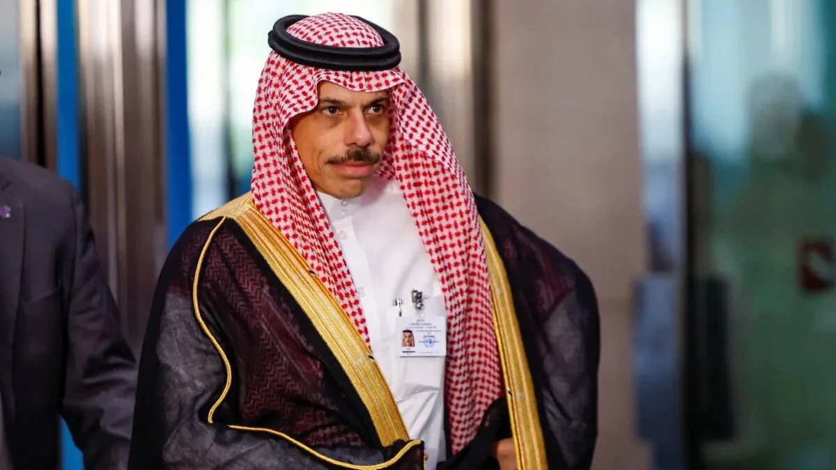 وصول الأمير فيصل بن فرحان إلى القاهرة