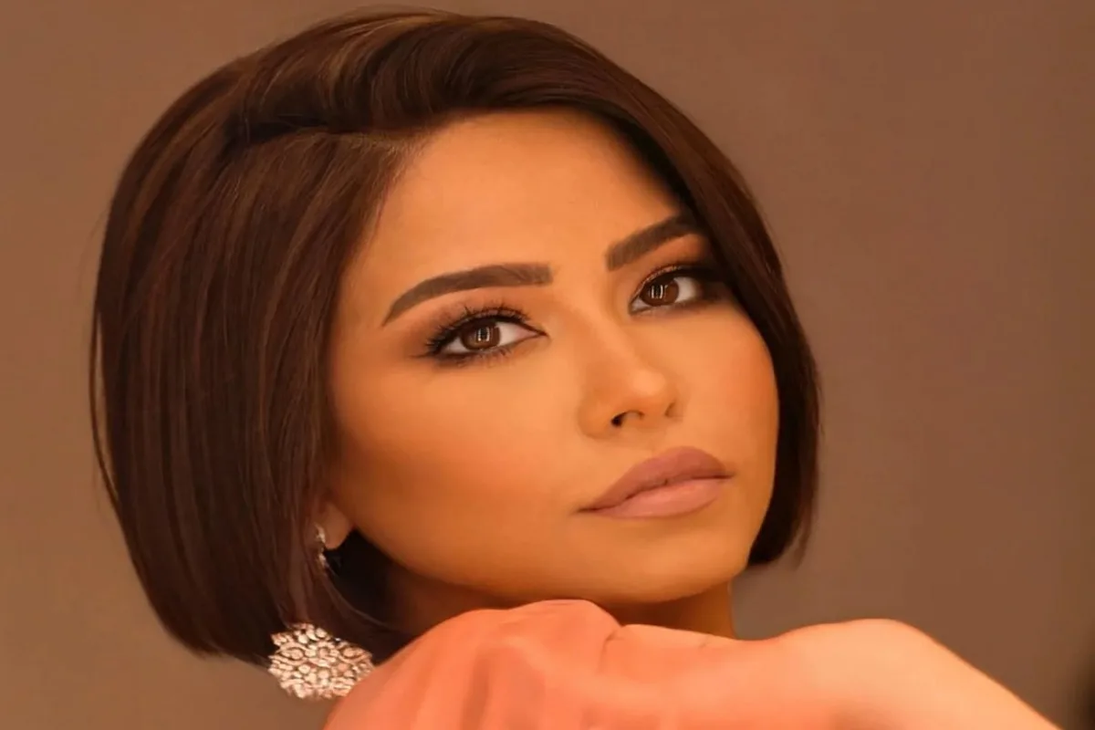 الفنانة شيرين تواجه التهاباً رئوياً كاد يودي بحياتها وتتابع العلاج في المنزل