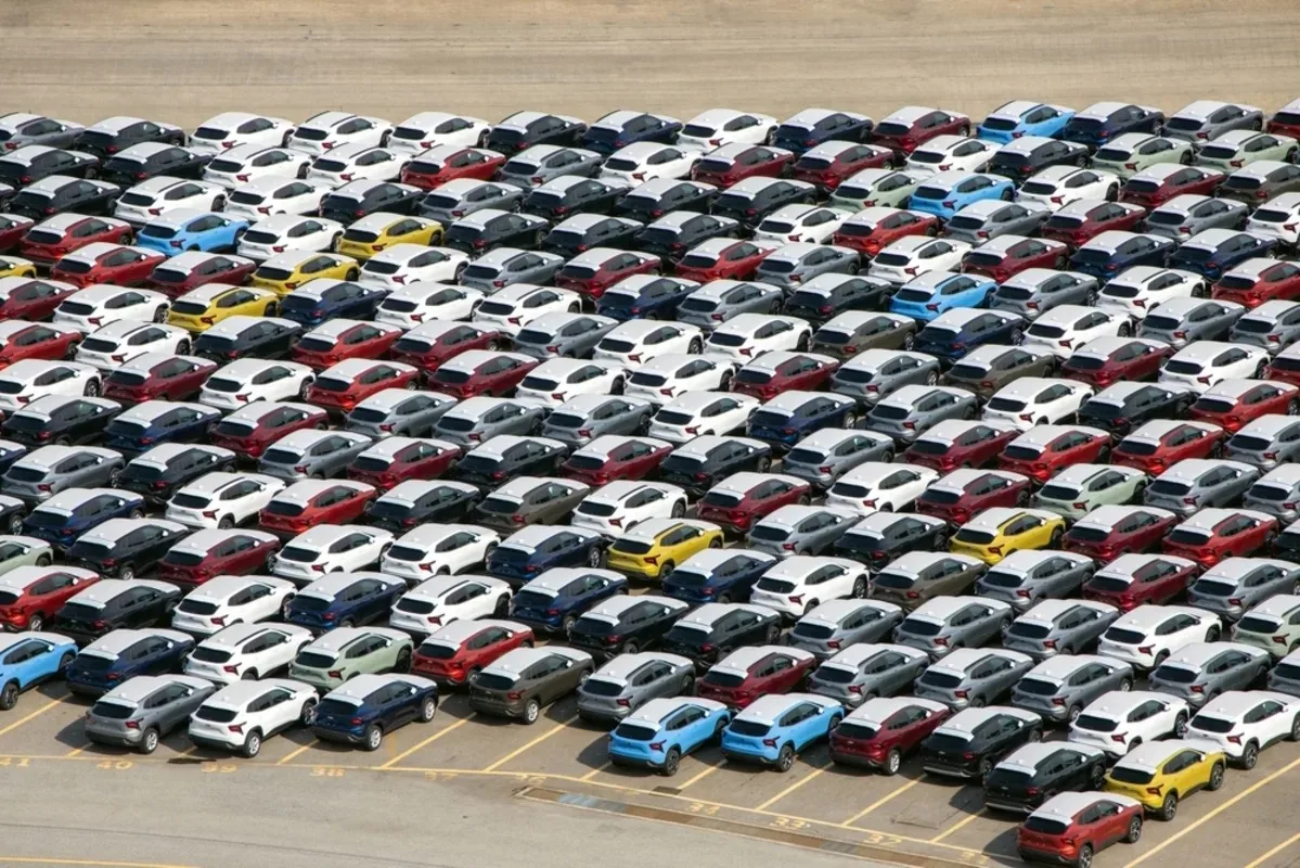 سوريا تدرس تنظيم استيراد السيارات وقطع الغيار