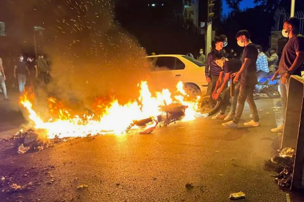 فرنسا وبريطانيا تحذّران طهران بعقوبات جديدة