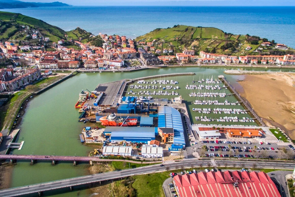 موانئ أبوظبي تعلن الاستحواذ على شركة "بالنسياغا أستيليروس" الإسبانية