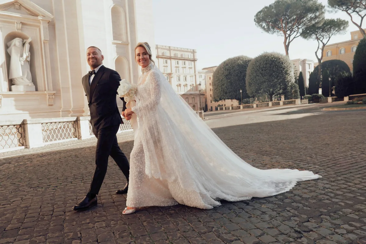 مكغريغور يحتفل بزفافه داخل الفاتيكان