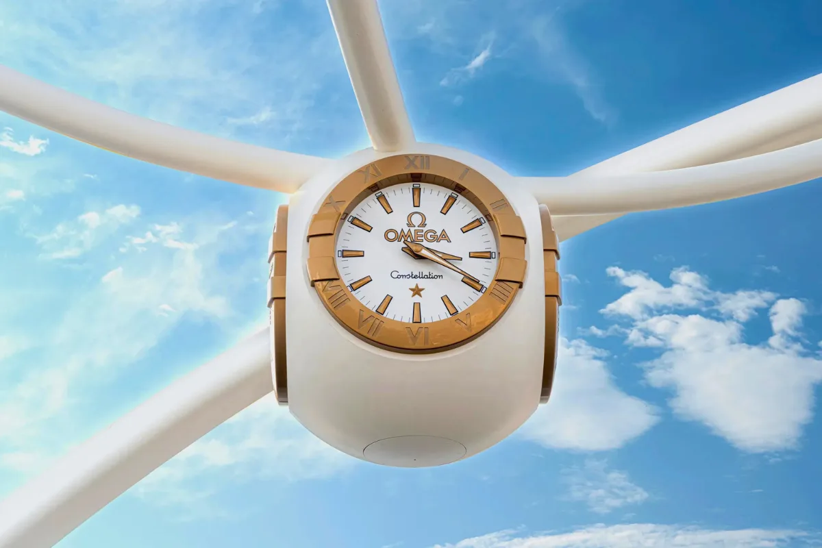 أوميغا تكشف النقاب عن برج الساعة في مركز مدينة العين