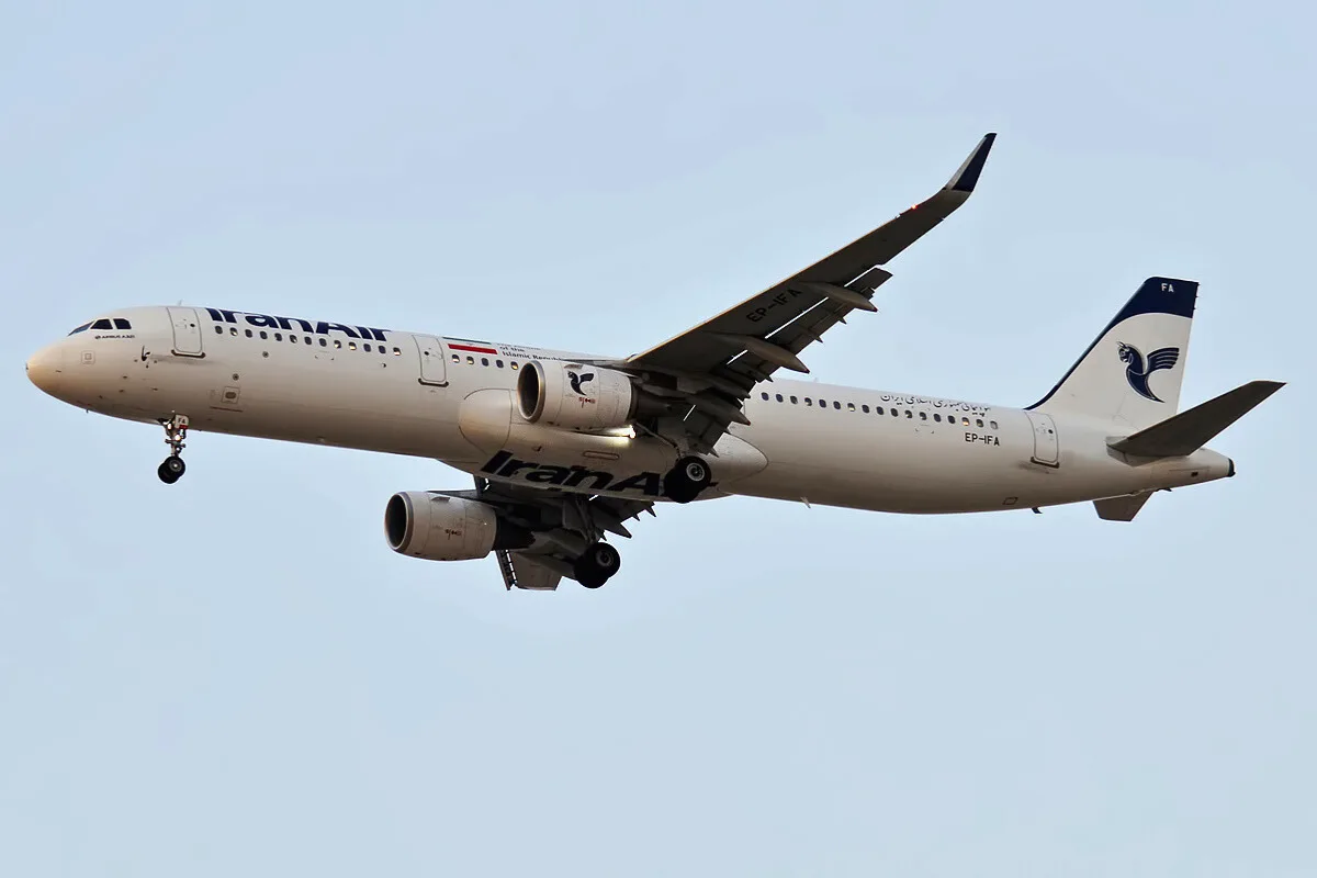 إيران تعيد فتح مجالها الجوي بعد إغلاق مؤقت