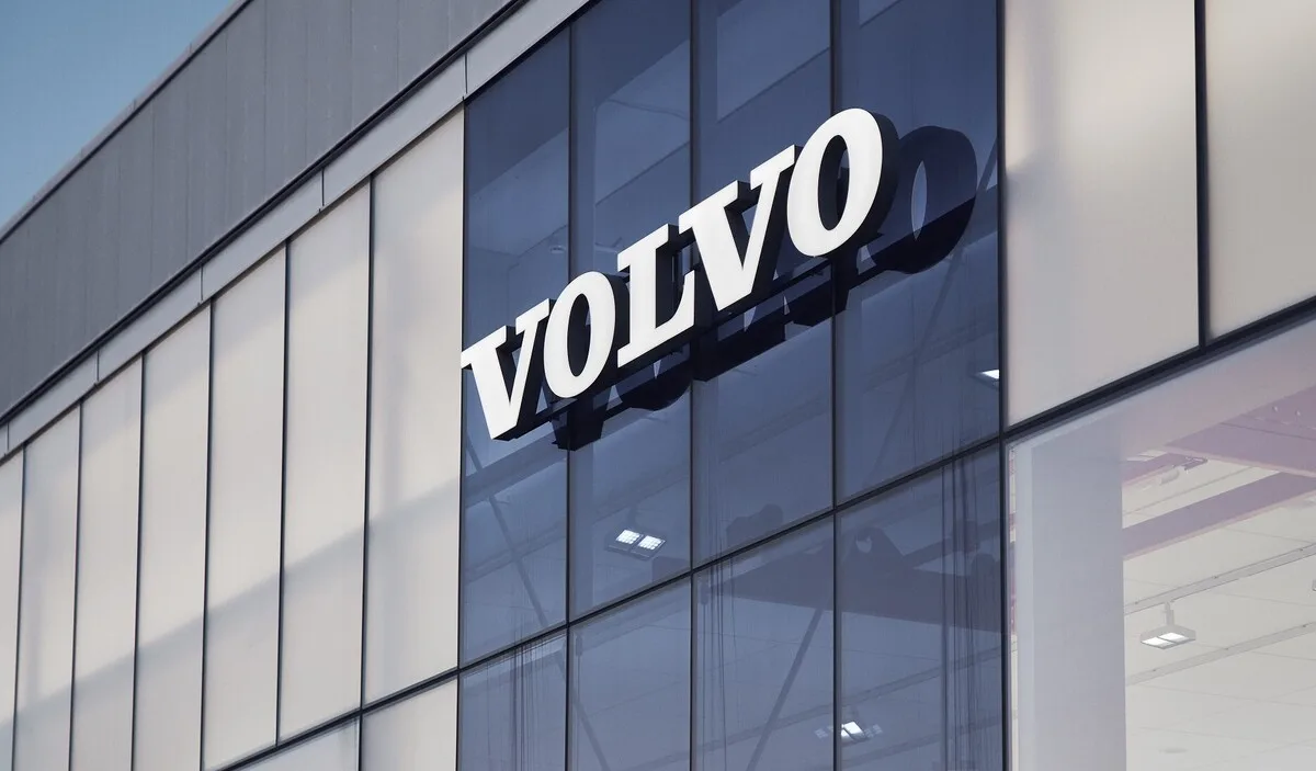 فولفو للشاحنات تحقق نتائج مالية تفوق التوقعات في الربع الأخير من 2025