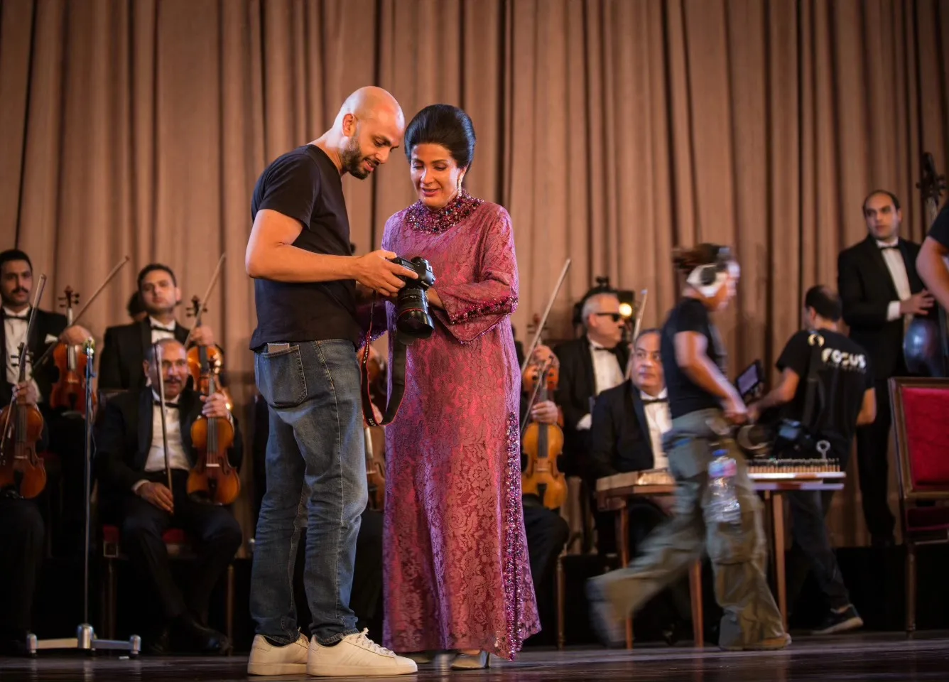 هل تتبرأ منى زكي من فيلم “الست”؟