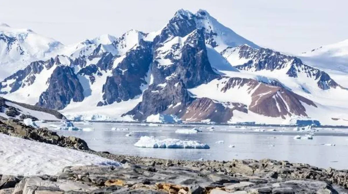 خريطة جديدة تكشف أسرار القارة القطبية الجنوبية المدفونة تحت الكتل الجليدية