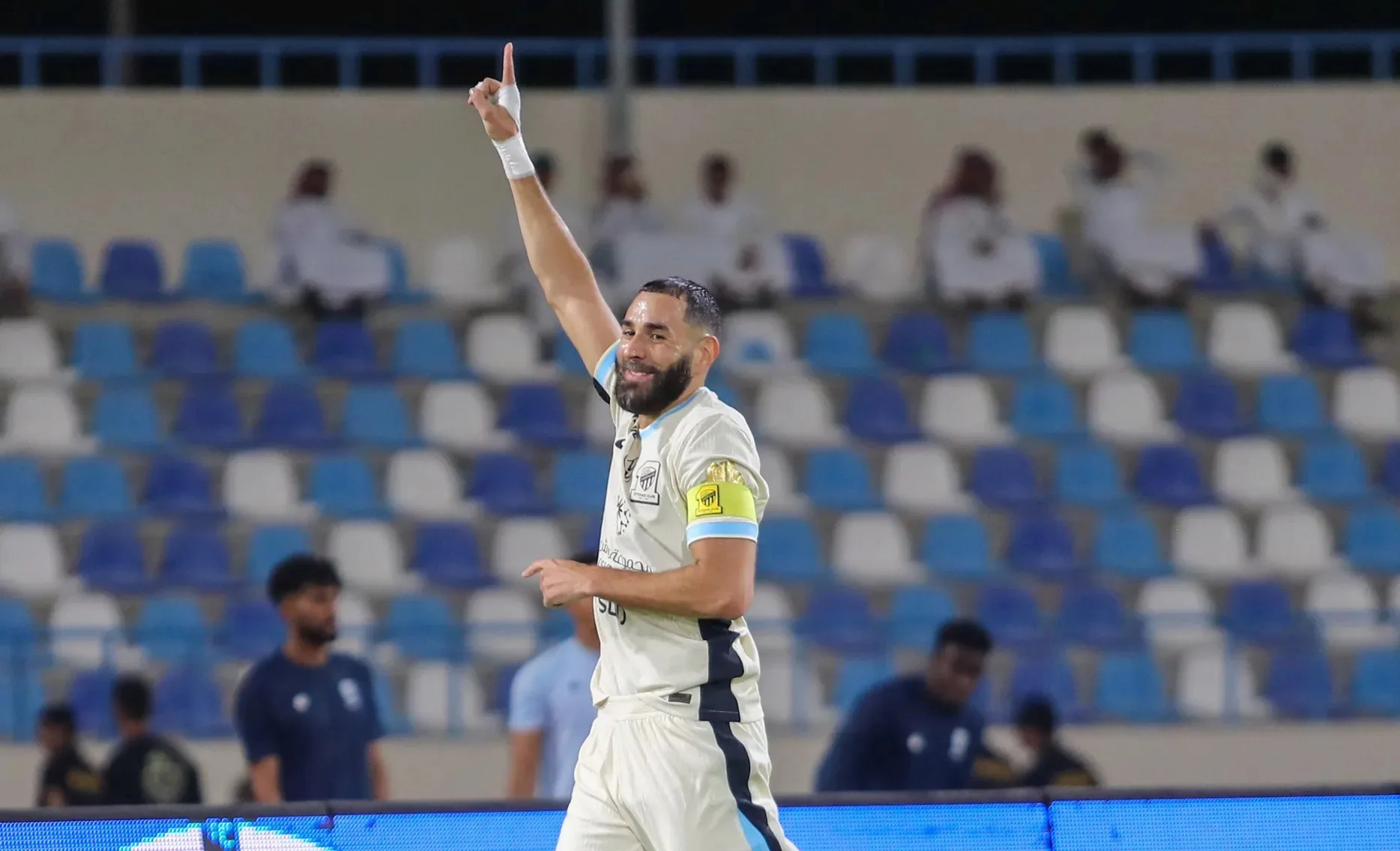 بنزيمة يبدع ويقود الاتحاد لاكتساح الخلود ب4 أهداف