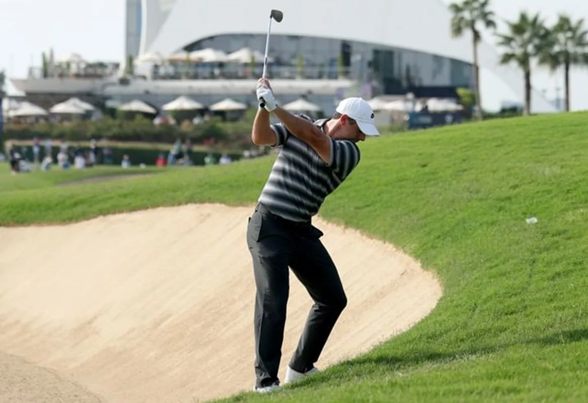 ماكلروي يتصدر الجولة الأولى في بطولة دبي إنفيتيشنال للجولف