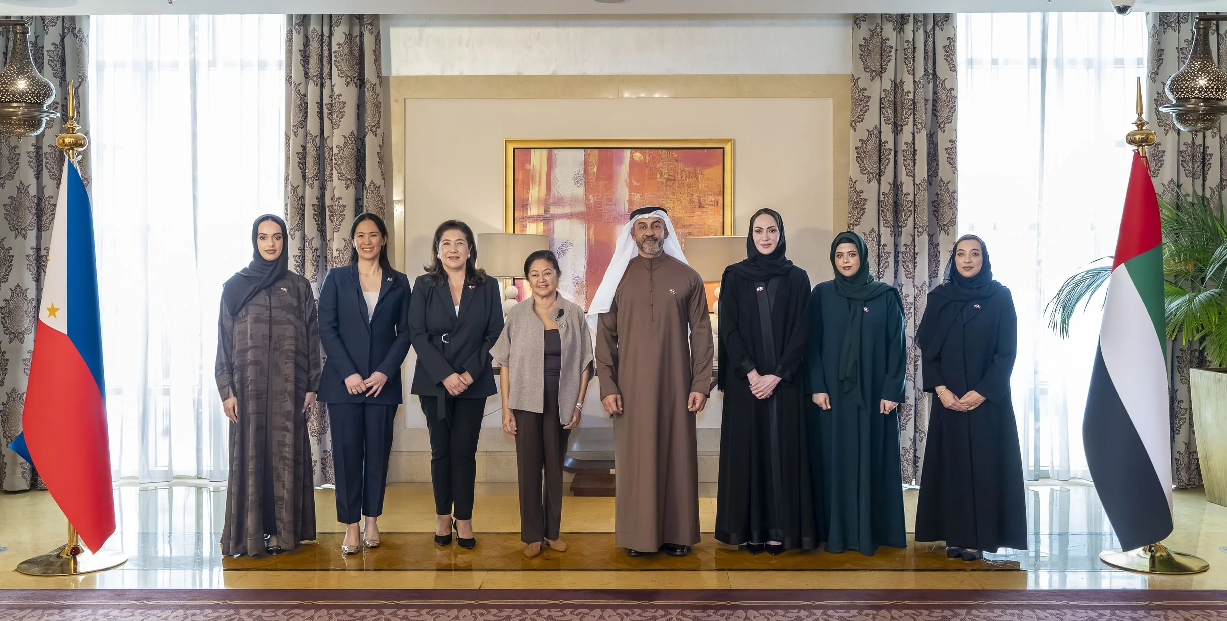 الإمارات والفلبين تبحثان إطلاق برنامج “تمكين القيادات النسائية”