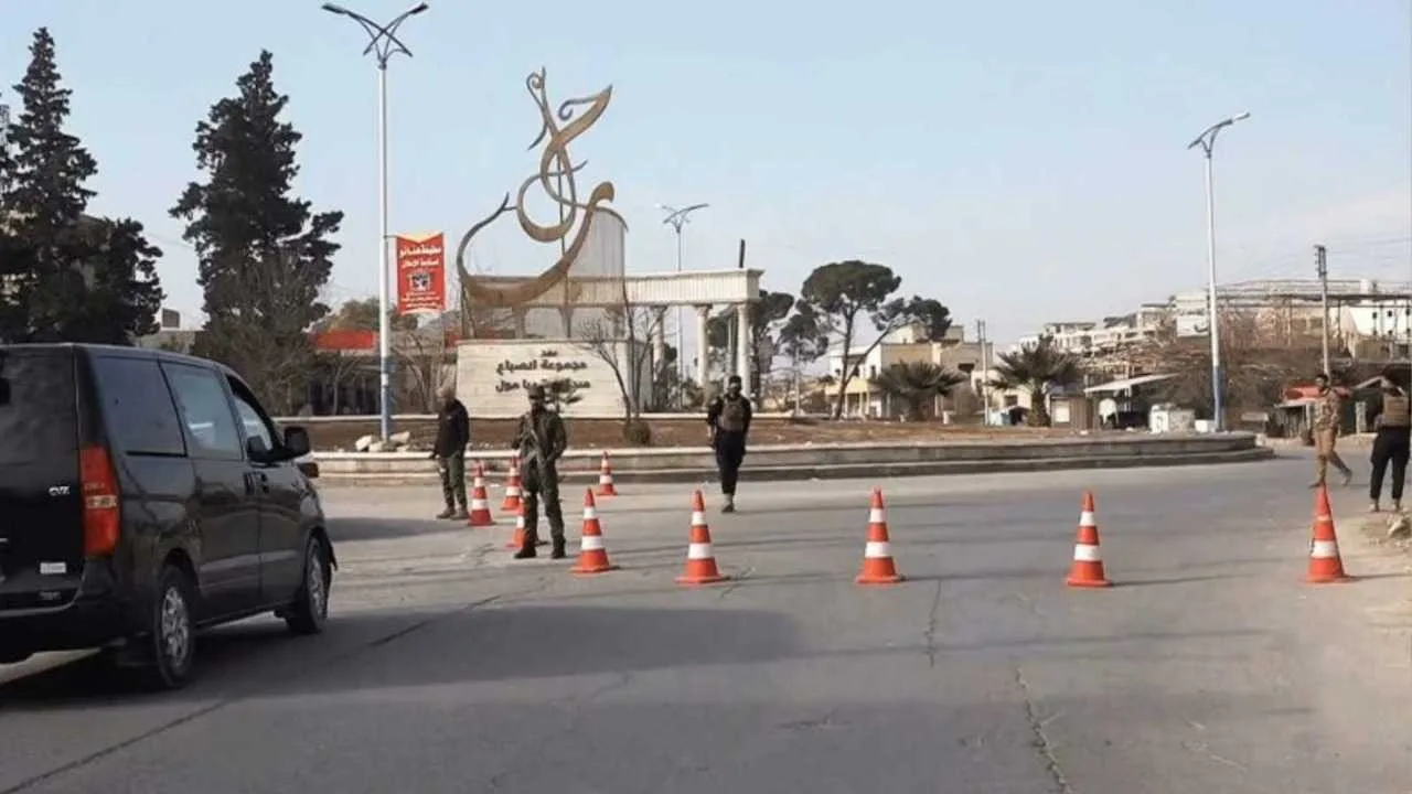 الجيش السوري يحدد مواقع قسد في حلب ويطلب من الأهالي الإخلاء الفوري