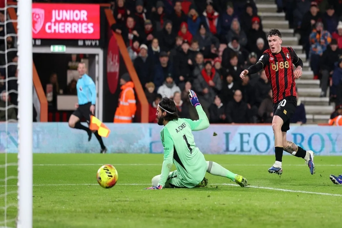 بورنموث ينتزع النقاط الثلاث من ليفربول في مباراة مثيرة