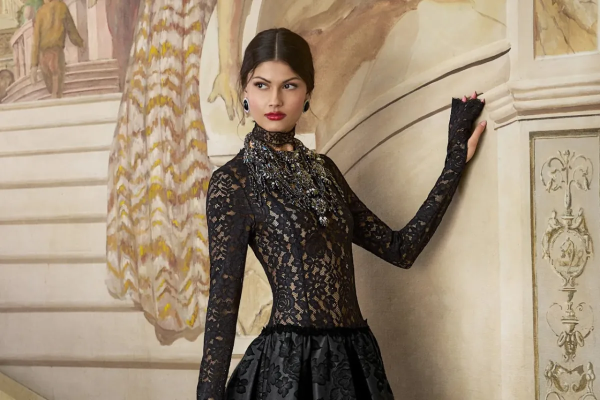 أليس وأوليفيا تكشف عن شتاء 2026 بجرأة أنثوية من نيويورك