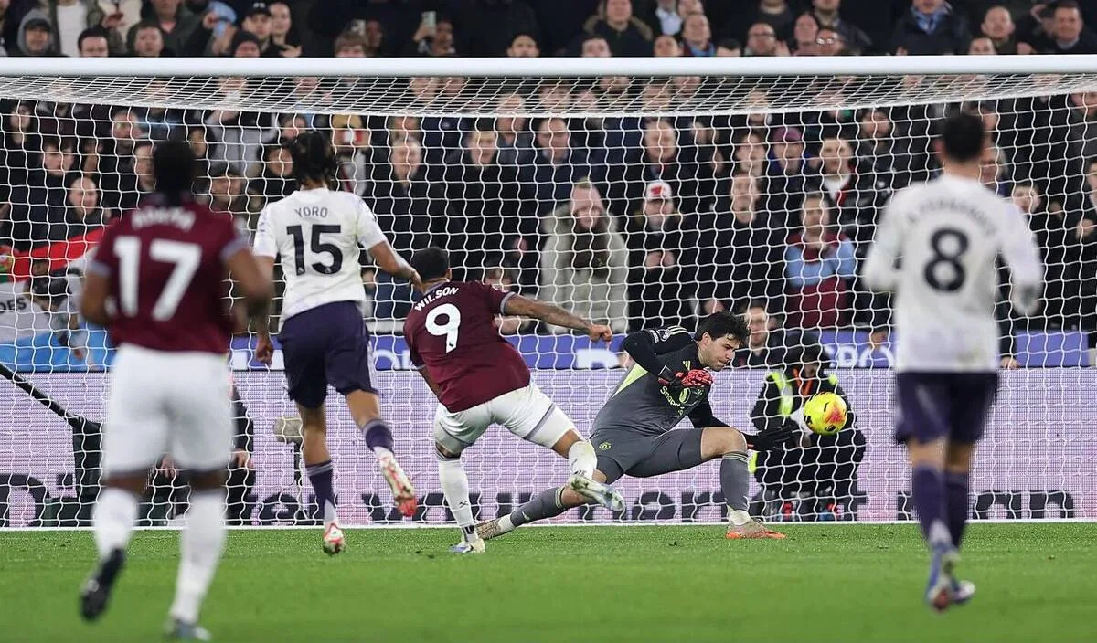 مانشستر يونايتد ينجو من الهزيمة بهدف متأخر ضد وست هام في الدقيقة 96