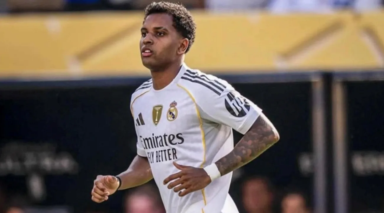 لجنة الانضباط توقف رودريجو مباراتين لإهانة الحكم أمام بنفيكا