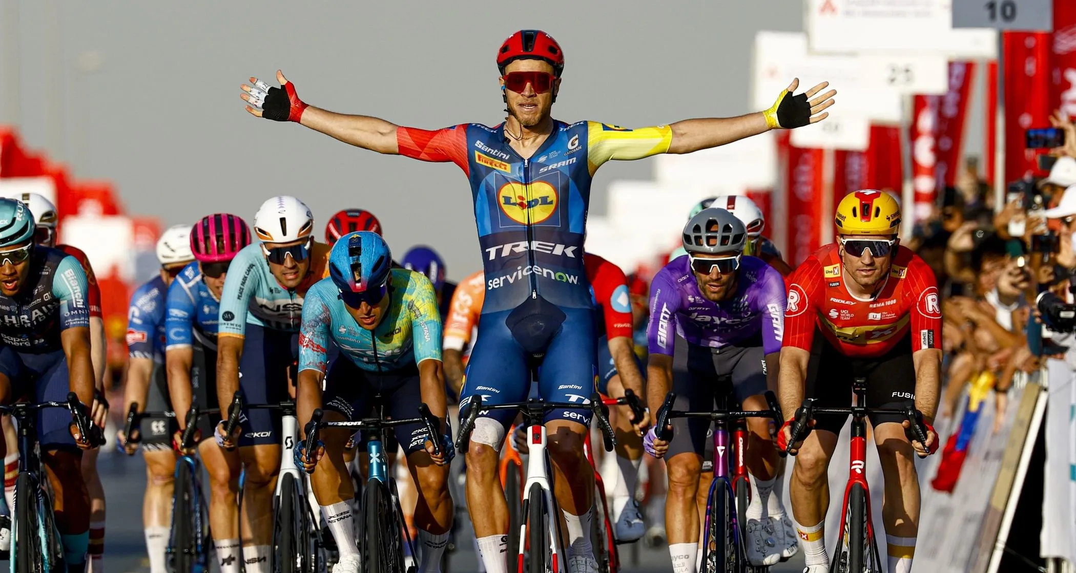 جوناثان ميلان يفوز بالمرحلة الخامسة لطواف الإمارات في دبي