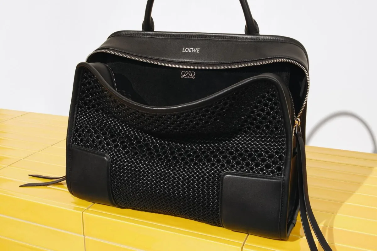 لويفي تحتفي بعام الحصان 2026 مع طرح تعليقات الحقائب