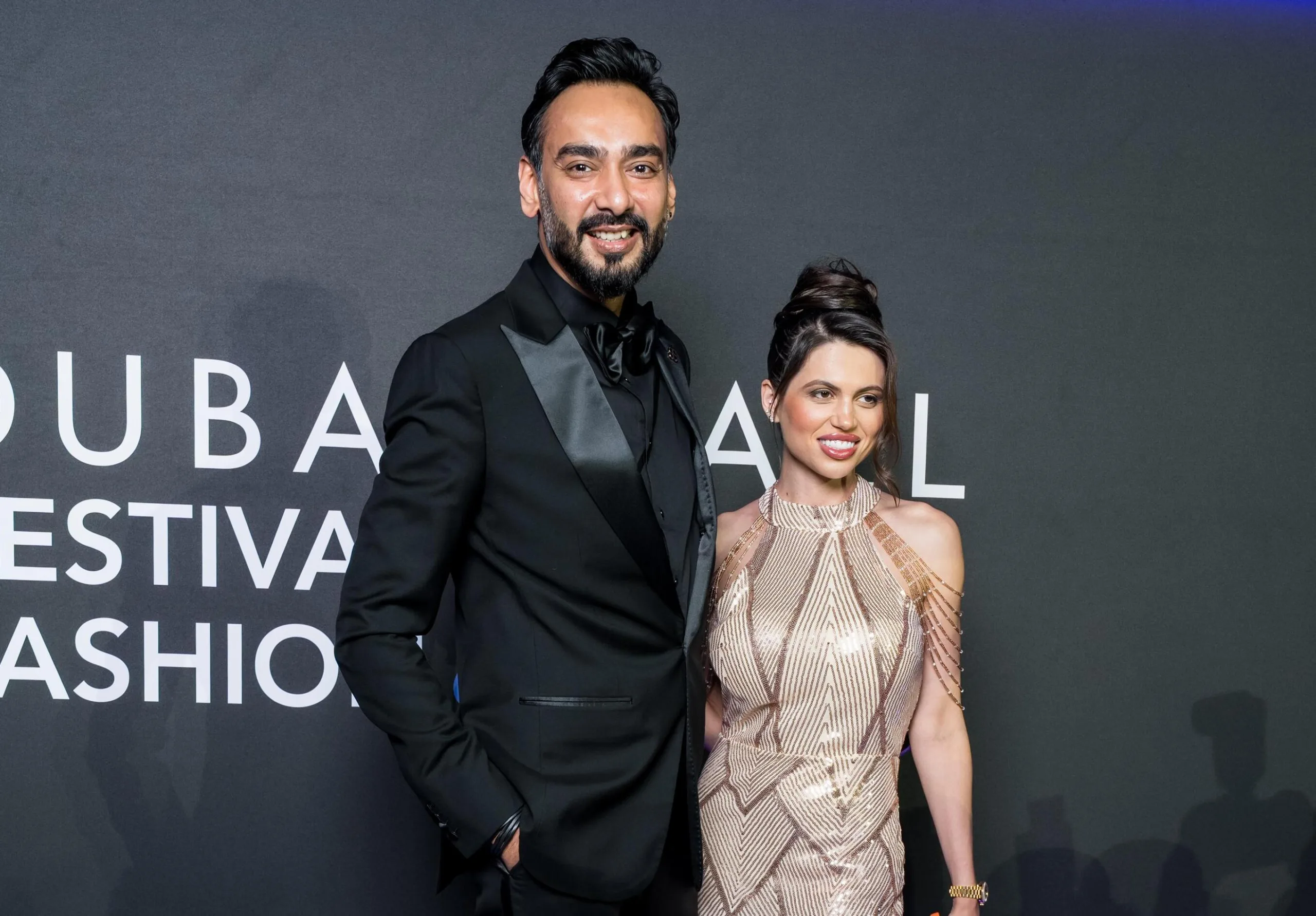 المعيار الذهبي للأناقة.. دليل لأزياء الرجال العصرية، صاغته خبرة “ديوتي باروك”، ودقته، وتلك الثقة الهادئة التي تحدد بصمته المميزة