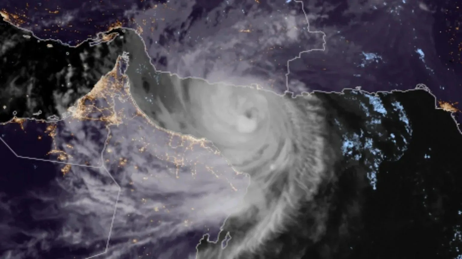 عاصفة قوية تعصف بإسبانيا والبرتغال.. فوضى في النقل والمواصلات