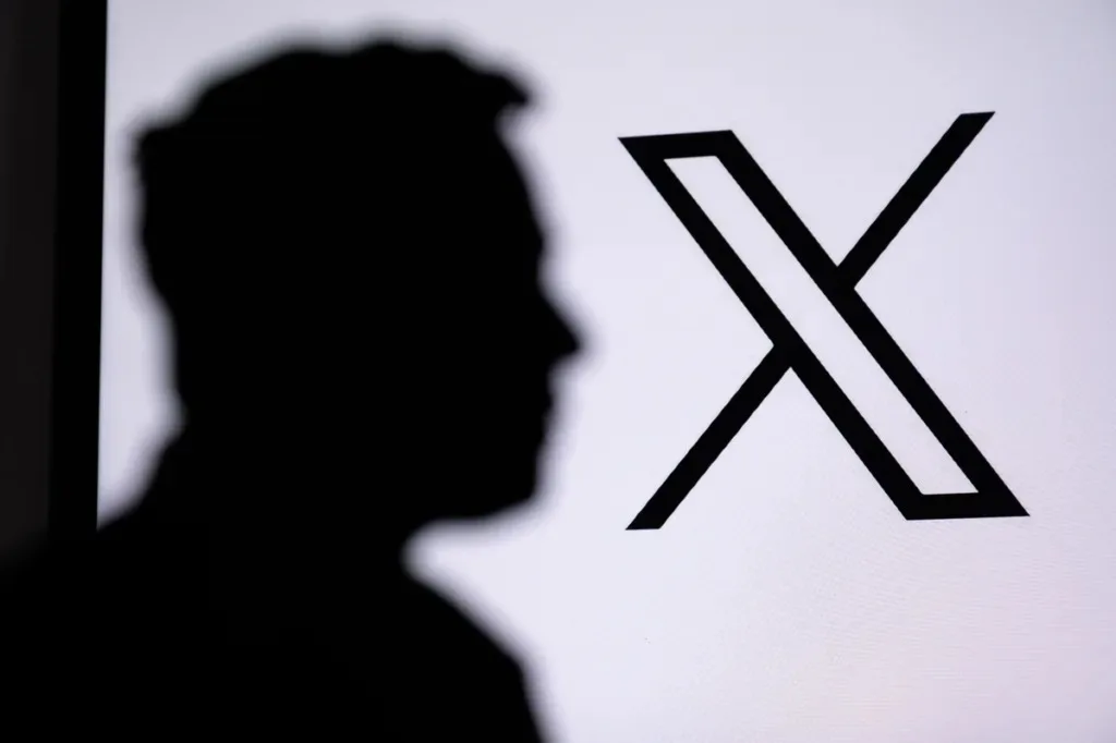 مداهمة مكاتب منصة “إكس” في فرنسا واستدعاء إيلون ماسك