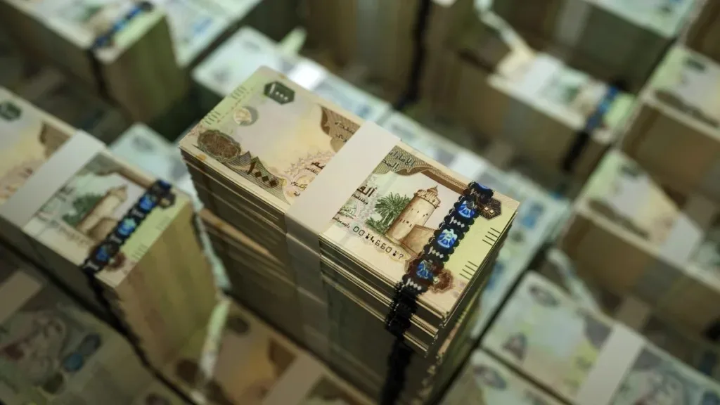 الإمارات.. الأصول المصرفية ترتفع 780 مليار درهم خلال 2025