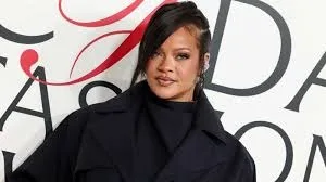 ريهانا تتألق في عيد ميلادها الثامن والثلاثين بمعطف نادر من غوتشي