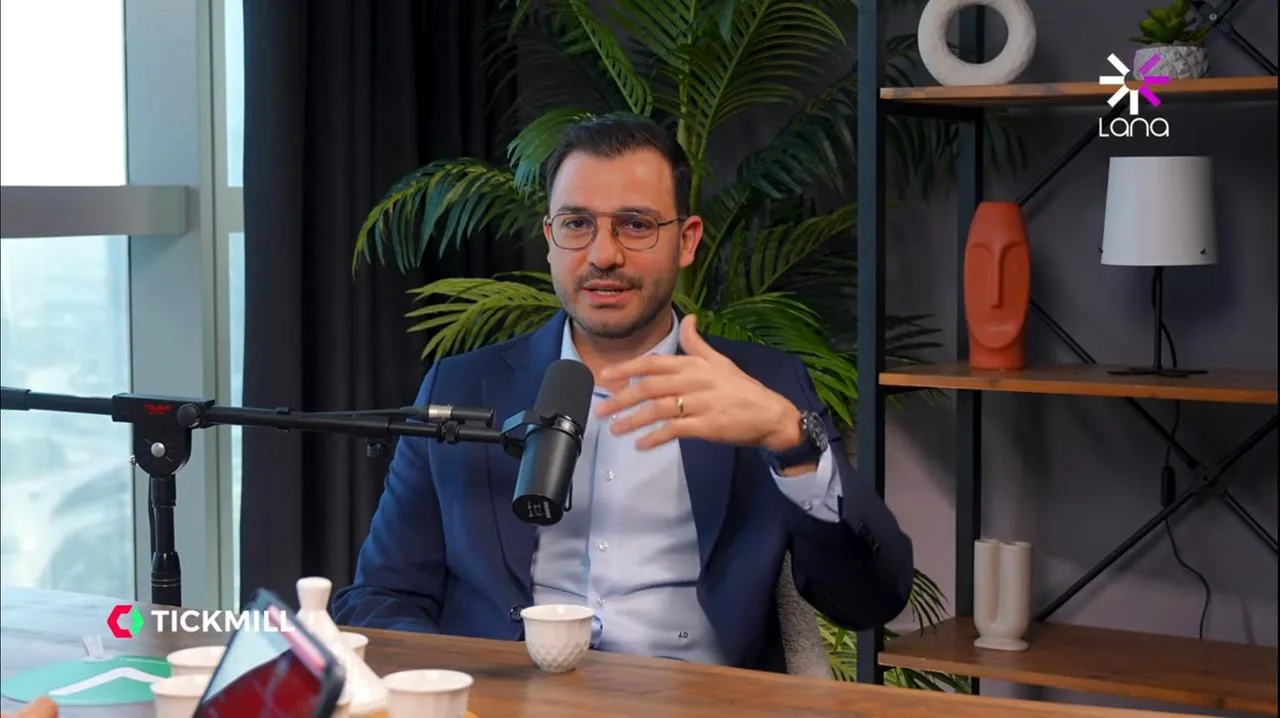 حياة المتداول بعيداً عن الشاشات: دروس وأسرار من بودكاست “تكمل Unfiltered”