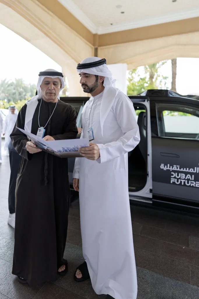تجربة سموّ الشيخ حمدان بمركبة أجرة ذاتية القيادة
