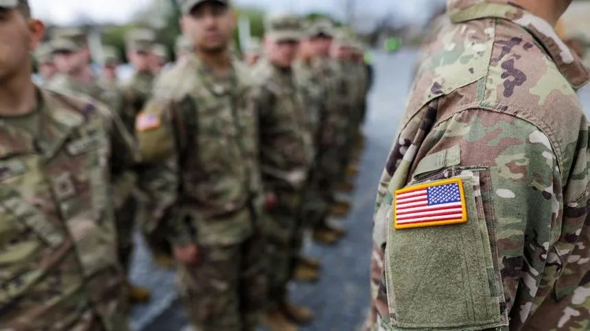 رويترز: القوات الأمريكية تنسحب بالكامل من قاعدة التنف في سوريا