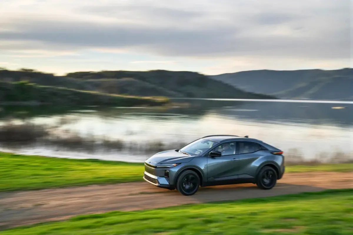 Toyota تطرح C-HR الكهربائية بسعر يبدأ من 38,135 دولاراً