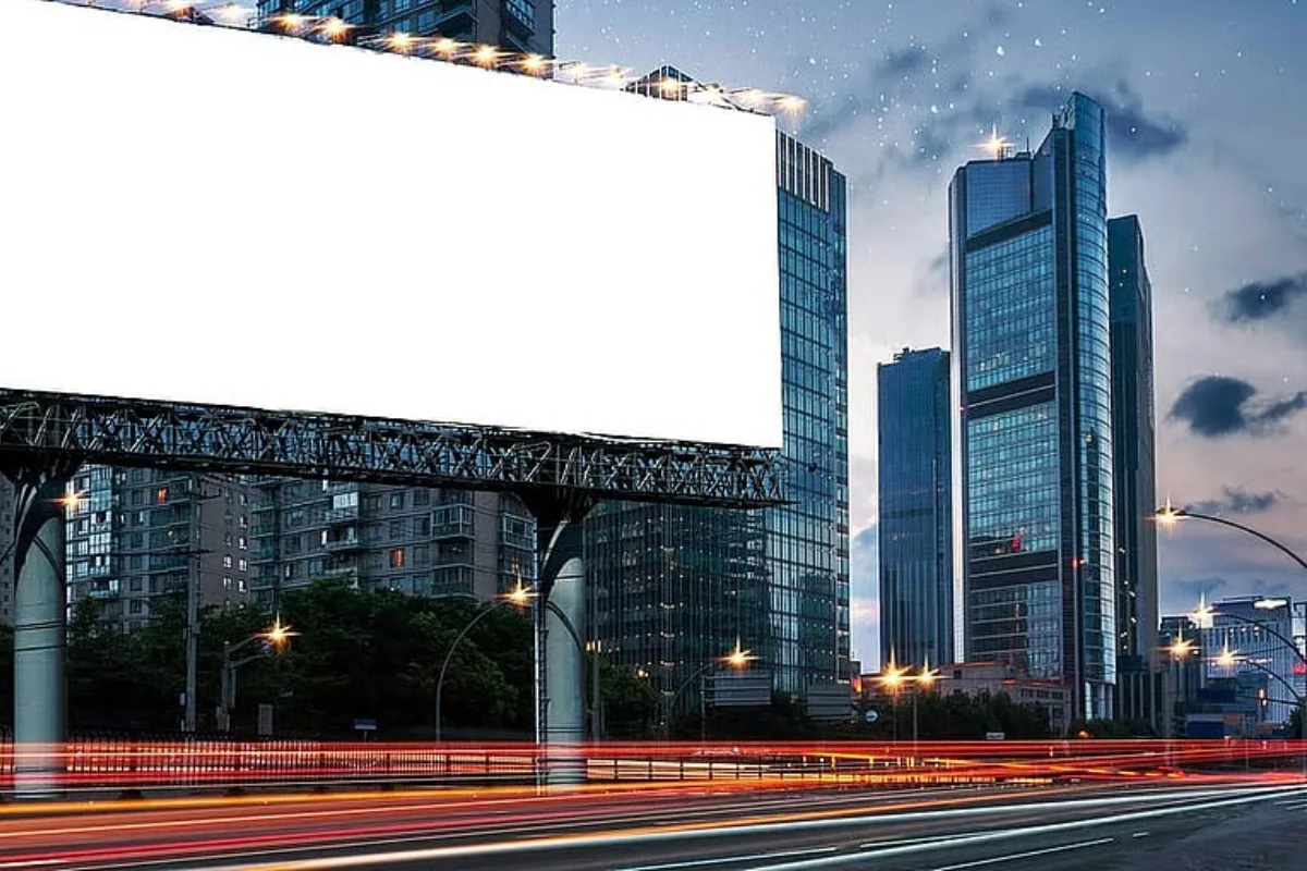 أبوظبي تحظر ترويج الأطعمة غير الصحية في الأماكن العامة