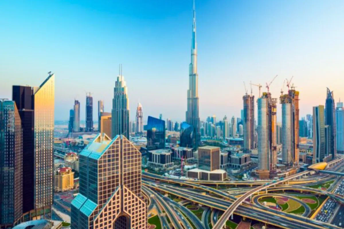 الإمارات: غرامات حتى 100 ألف درهم على مخالفات التجارة الإلكترونية