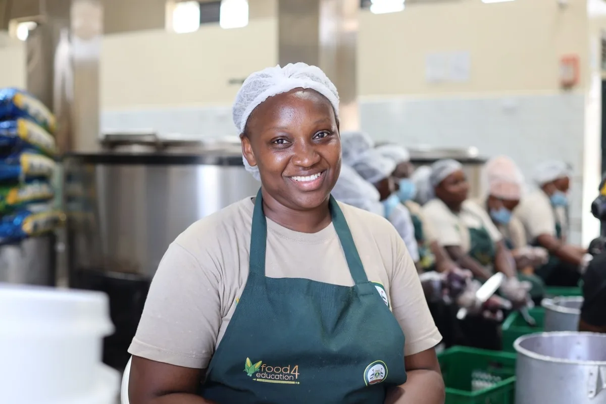 حملة دبي العطاء الرمضانية لإطعام الأطفال