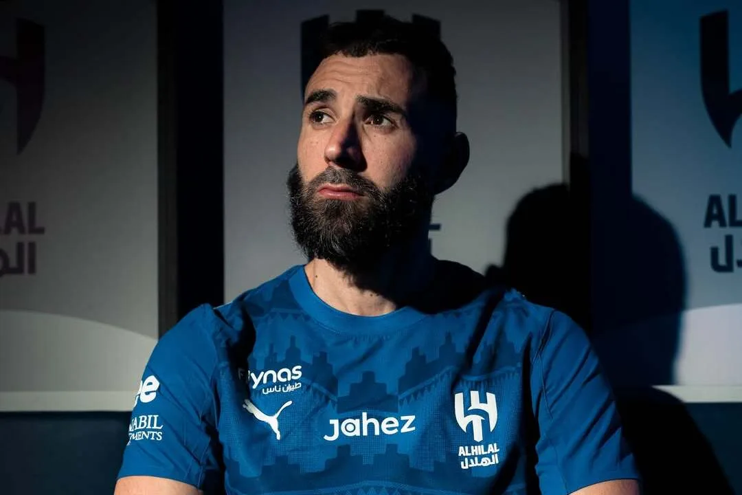 بنزيما يشبّه الهلال بريال مدريد ويكشف إعجابه بالنادي السعودي