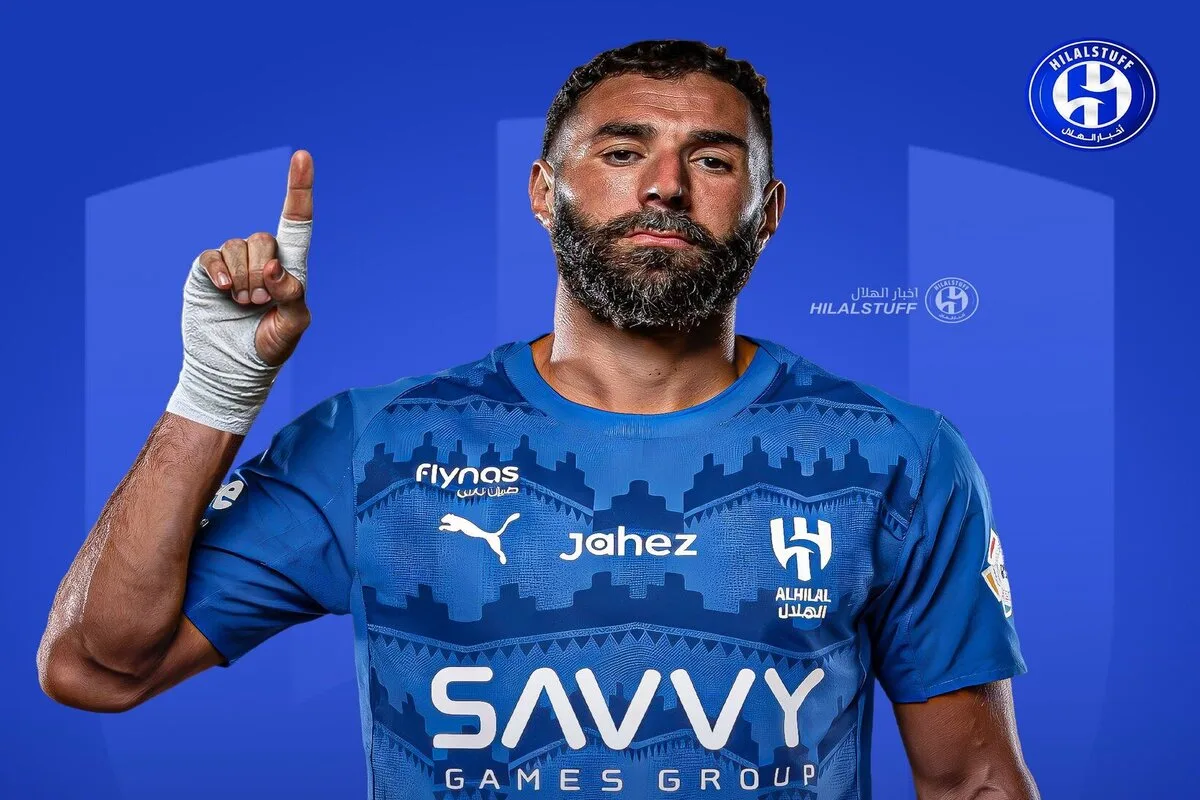 بنزيمة يوقّع رسميًا مع الهلال بعد نهاية مشواره مع الاتحاد