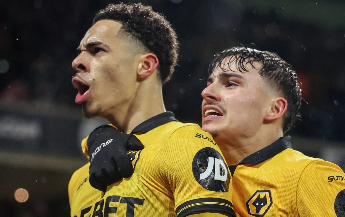 بوكايو ساكا وهينكابي يفتتحان التقدم لأرسنال وولفرهامبتون يقلب النتيجة إلى التعادل