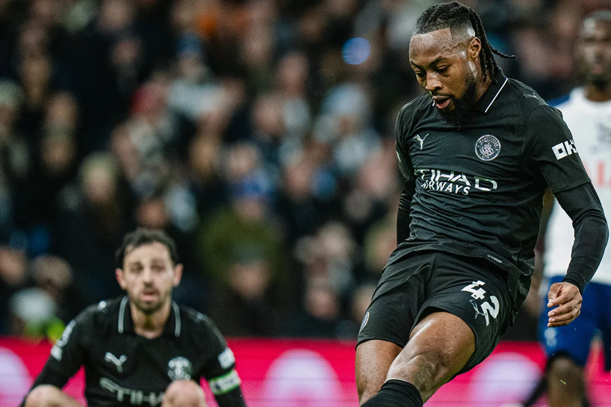 مانشستر سيتي يهدر تقدمه بهدفين ويكتفي بنقطة أمام توتنهام