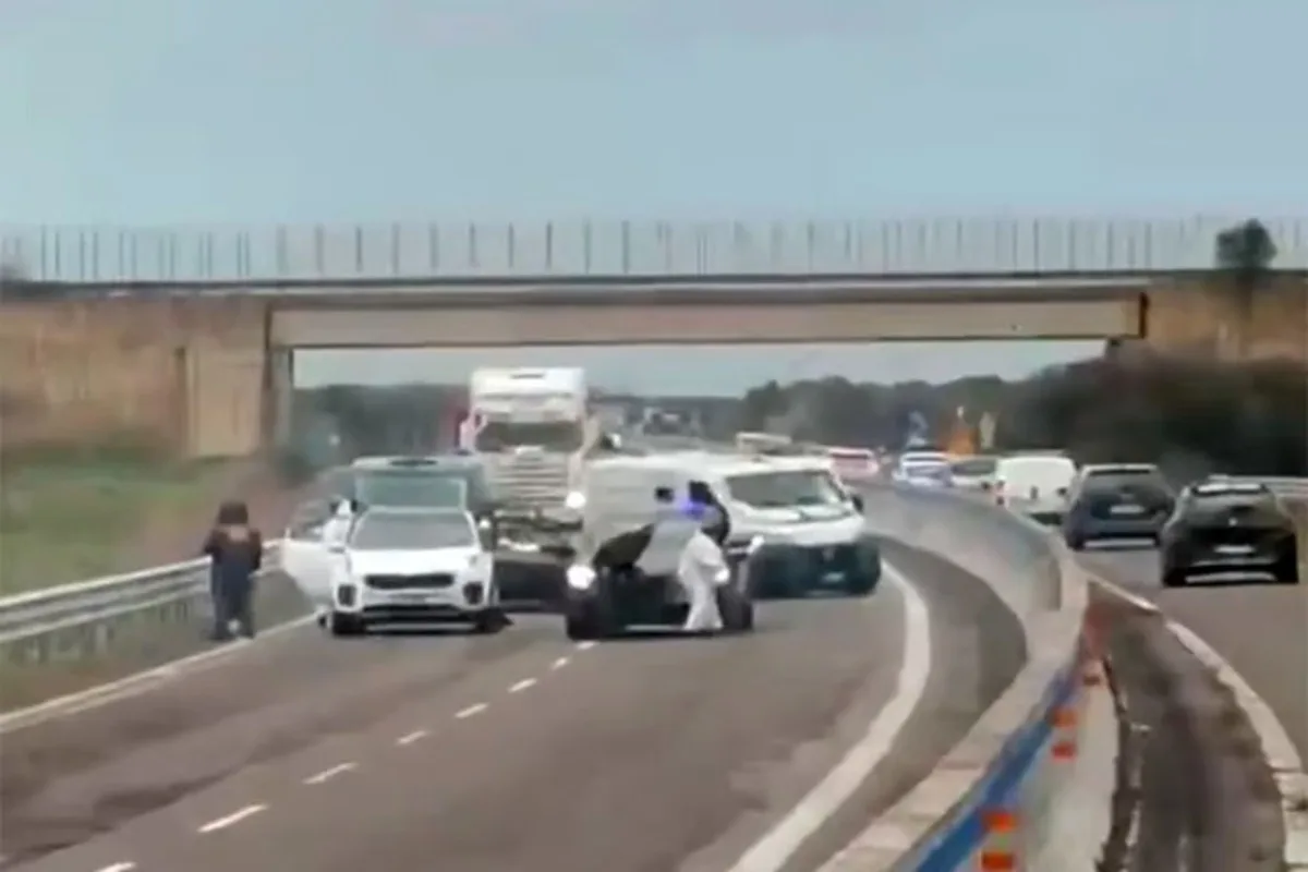 سطو مسلح على شاحنة نقل أموال