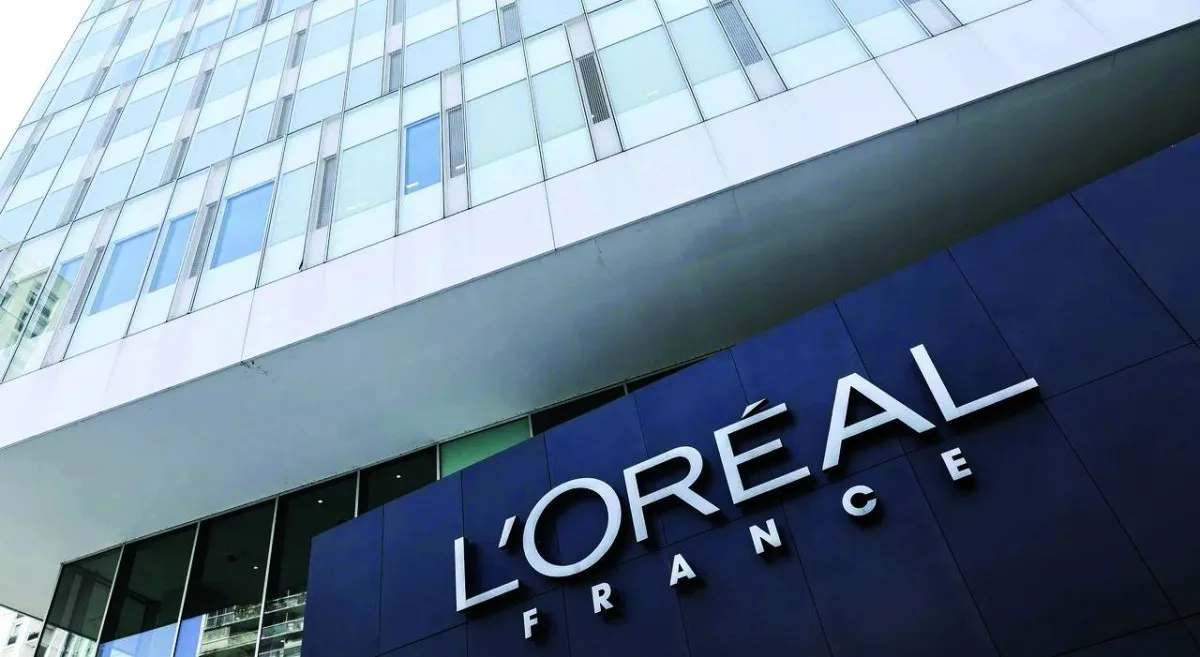 لوريال تحقق إيرادات قياسية 44.05 مليار يورو مع تراجع طفيف في الأرباح