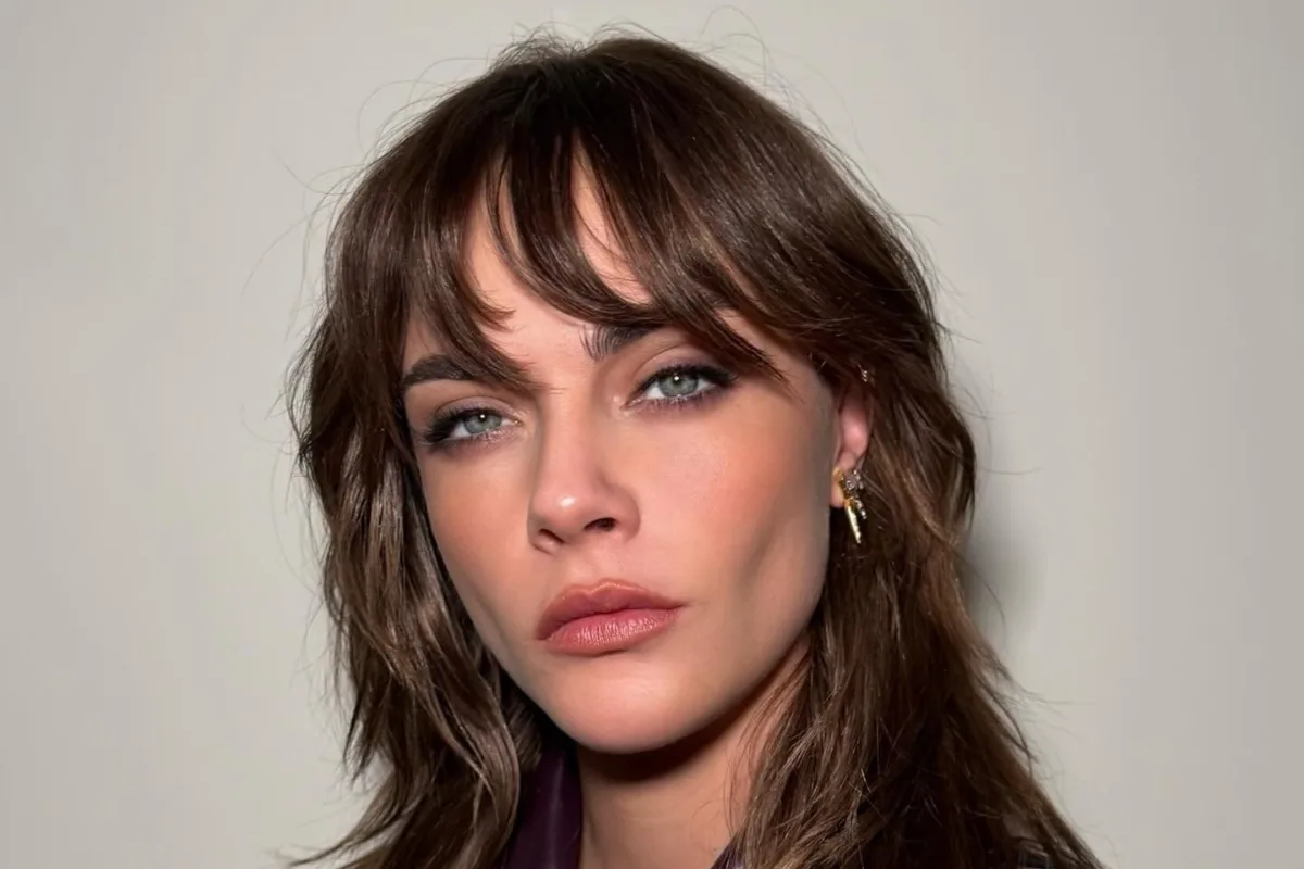 كيف أعادت كارا دلفين تعريف قصة شعر الـ“وولف كت”؟