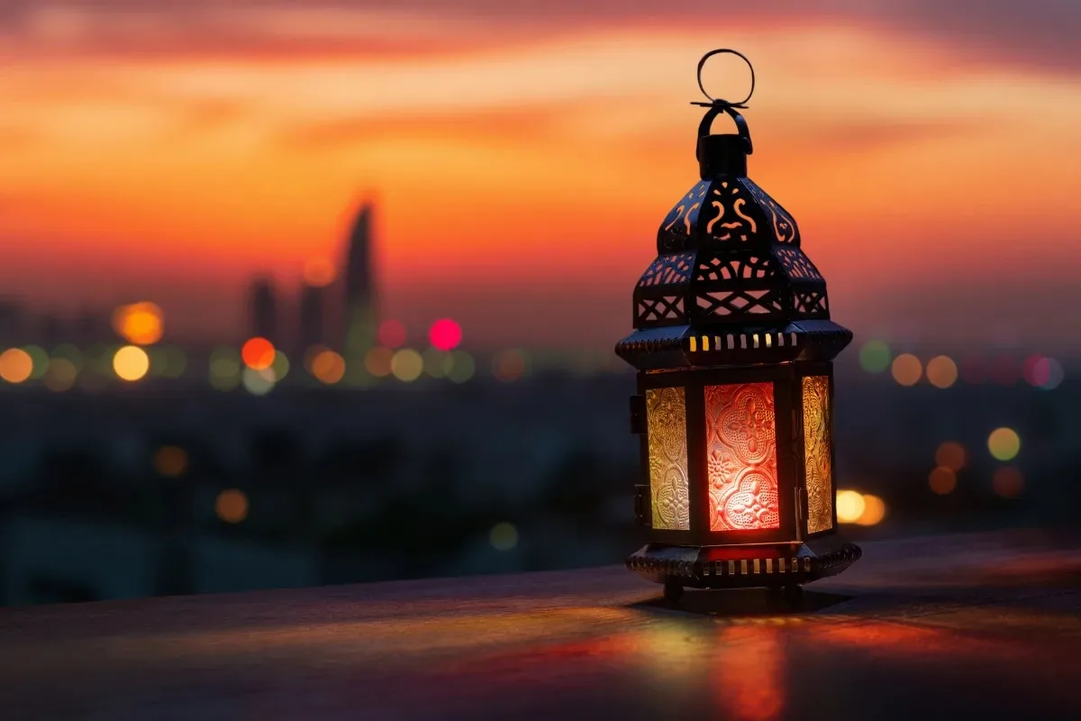 هلال رمضان في السماء