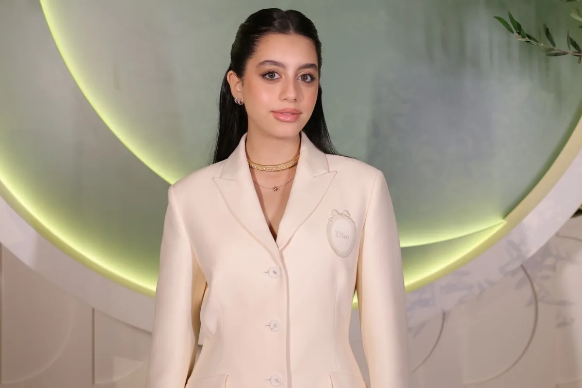 ياسمينا العبد تتألق بإطلالة سمارت كاجوال من ديور