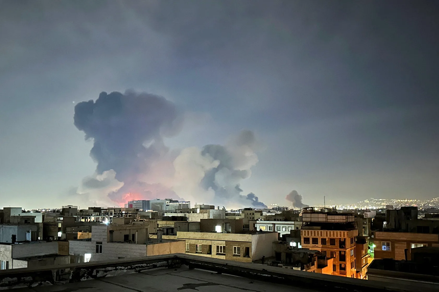 إسرائيل تدمر 16 طائرة للحرس الثوري بمطار مهرآباد في طهران