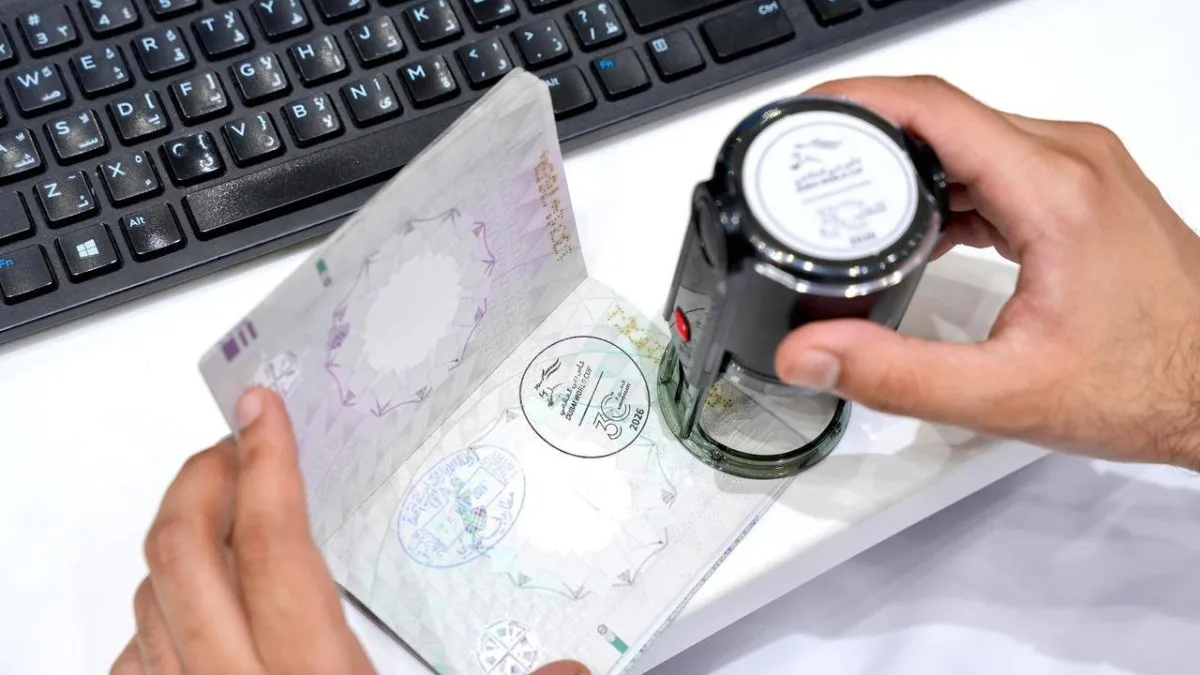 مطارات دبي تستقبل القادمين بختم “كأس دبي العالمي 2026”