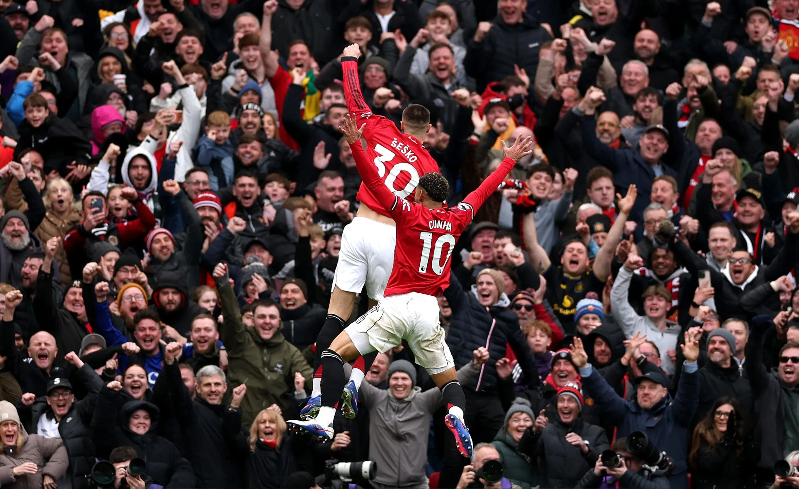 مانشستر يونايتد يهزم أستون فيلا 3-1