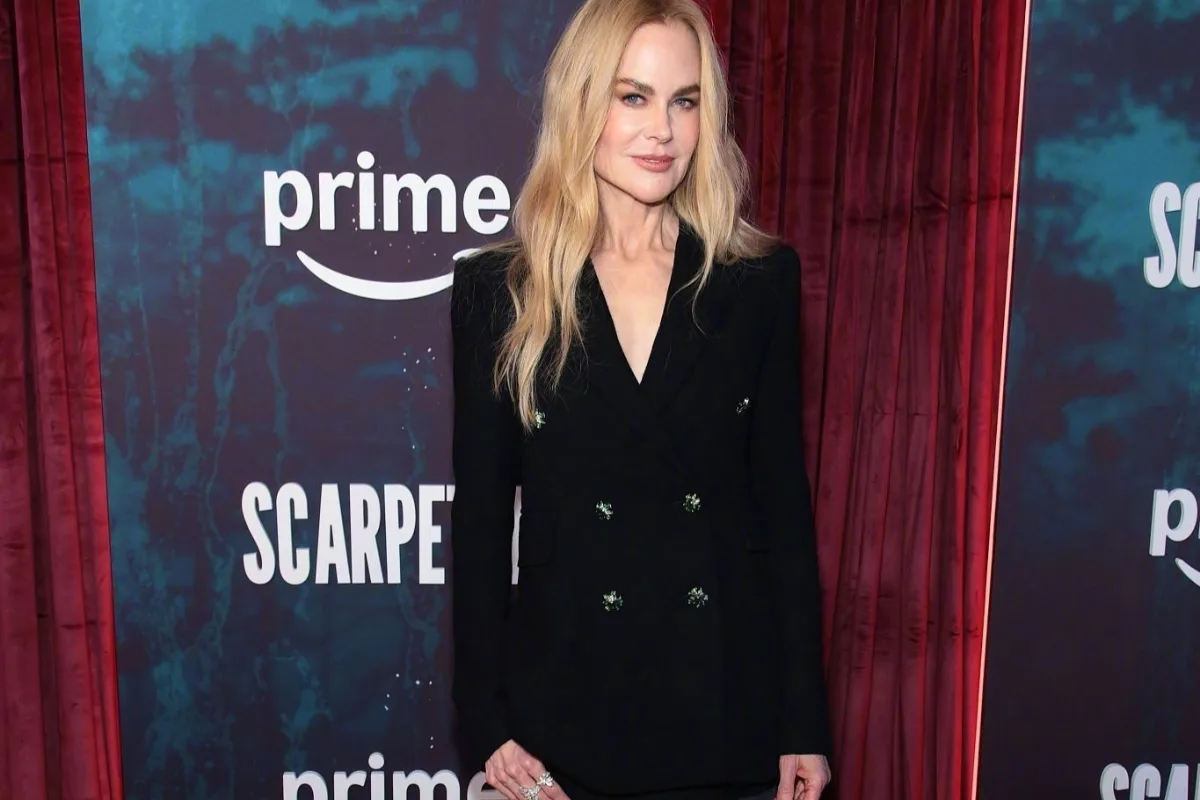 نيكول كيدمان تمزج القوة بالأنوثة على السجادة الحمراء