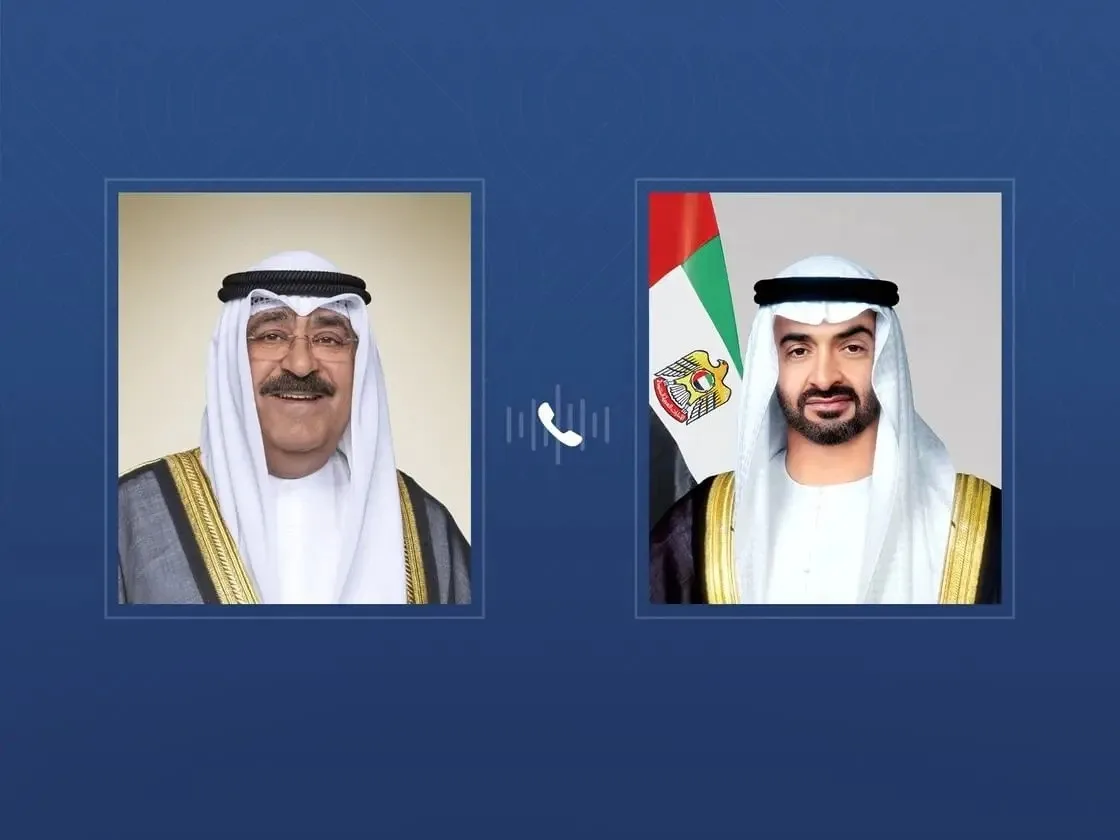 رئيس الإمارات وأمير الكويت يبحثان خلال اتصال هاتفي التطورات الإقليمية