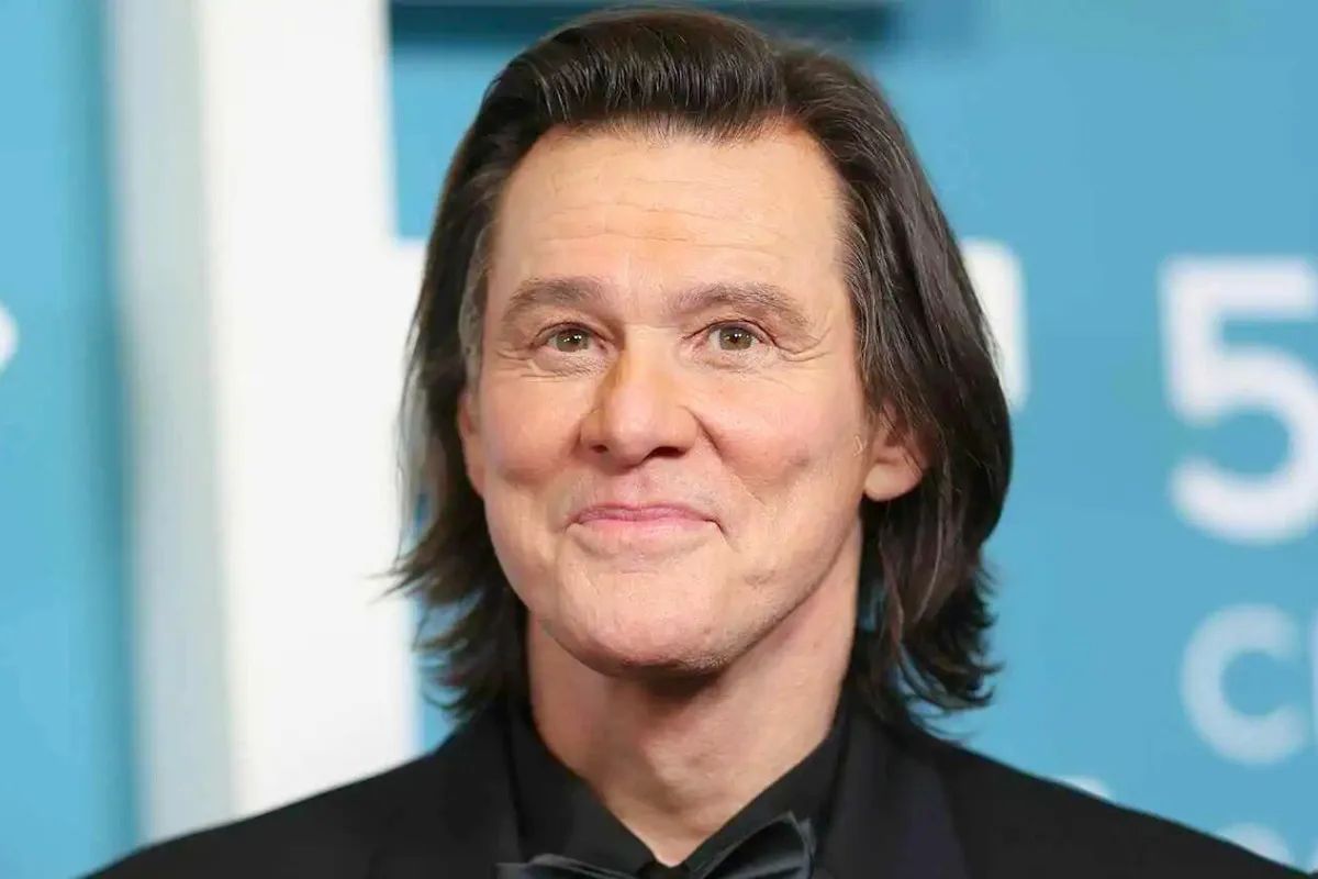 جيم كاري يرد على شائعات الاستنساخ بعد صوره في باريس